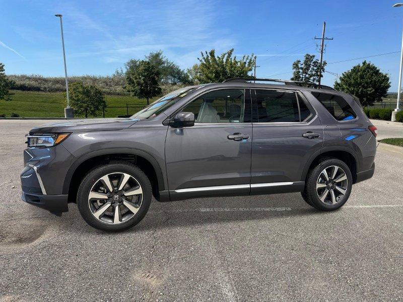 new 2025 Honda Pilot car, priced at $54,530