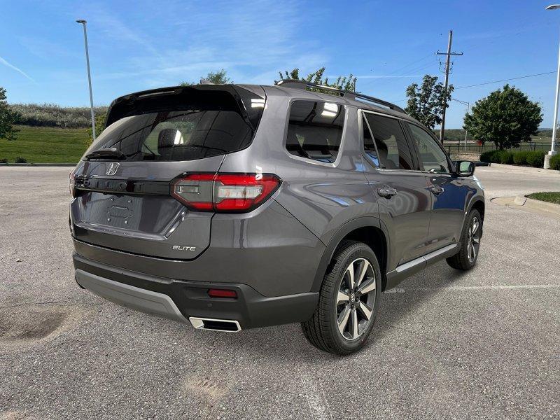 new 2025 Honda Pilot car, priced at $54,530
