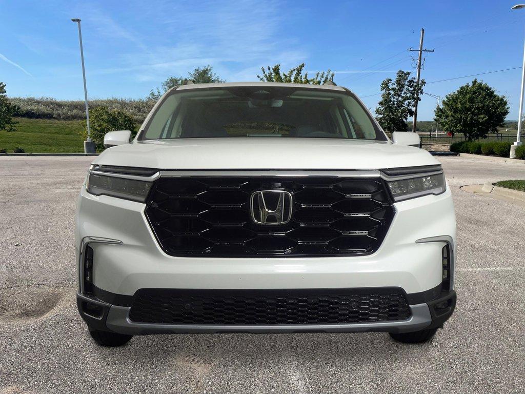 new 2025 Honda Pilot car, priced at $48,450