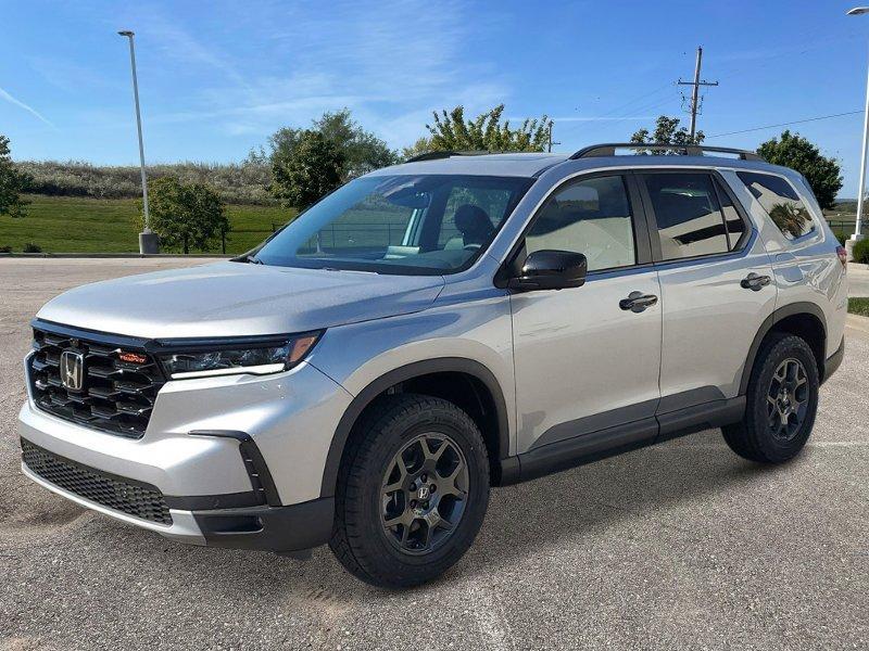 new 2025 Honda Pilot car, priced at $51,330