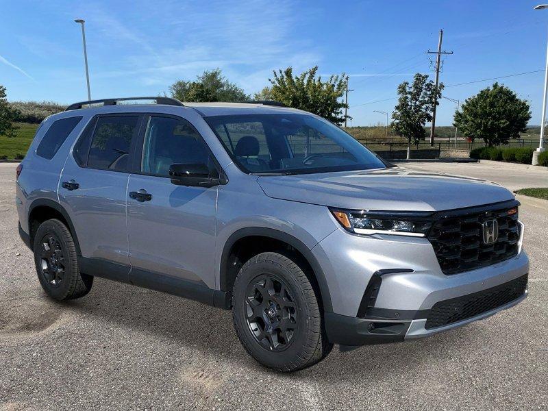 new 2025 Honda Pilot car, priced at $51,330