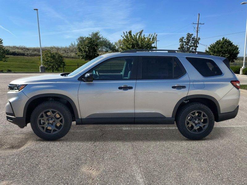 new 2025 Honda Pilot car, priced at $51,330