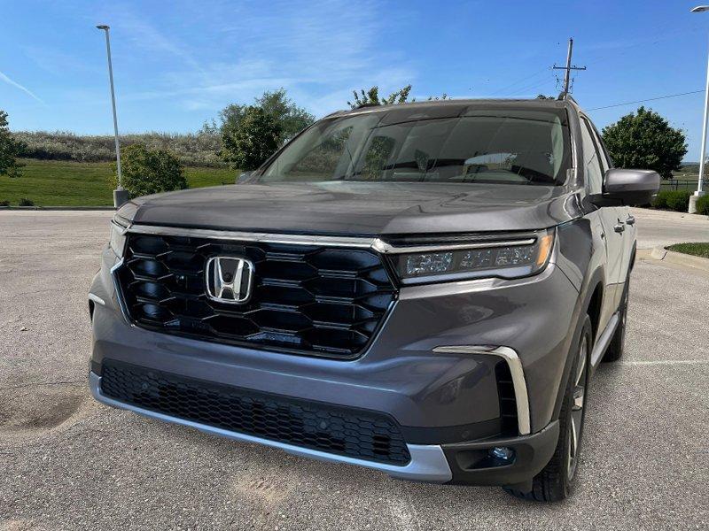 new 2025 Honda Pilot car, priced at $51,050