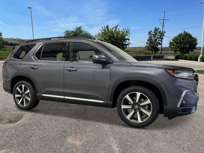 new 2025 Honda Pilot car, priced at $51,050