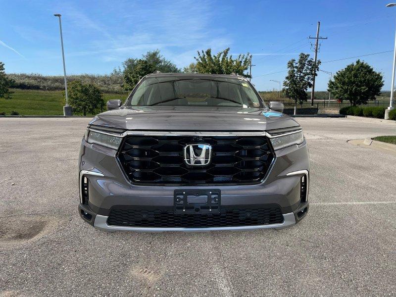 new 2025 Honda Pilot car, priced at $54,575