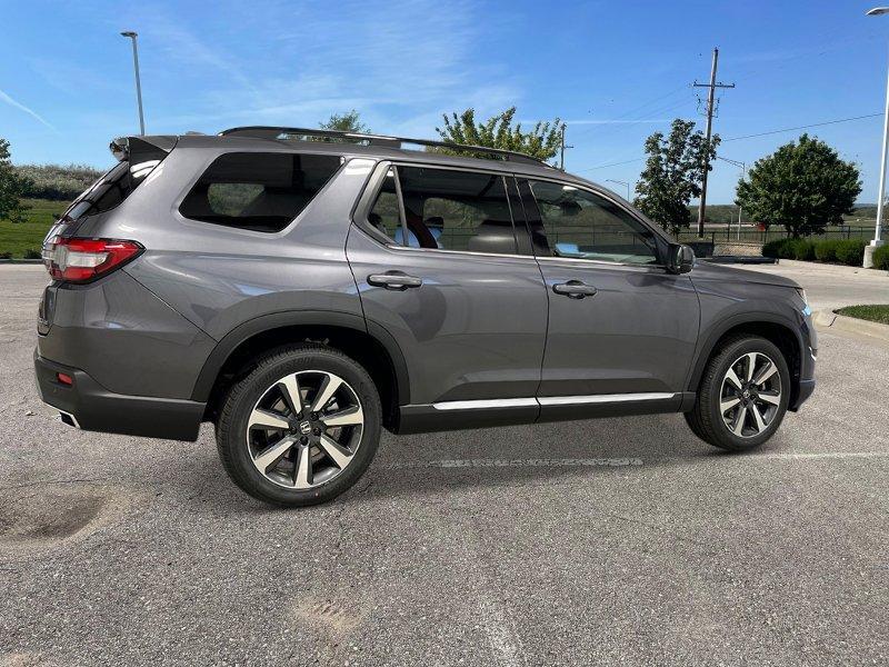 new 2025 Honda Pilot car, priced at $54,575