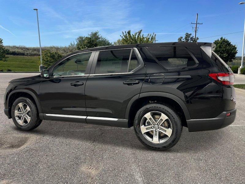 new 2025 Honda Pilot car, priced at $47,050