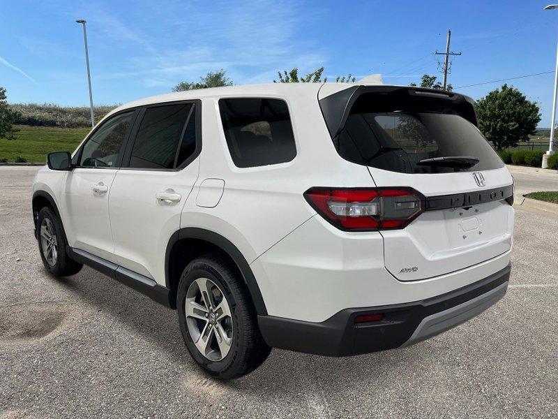 new 2025 Honda Pilot car, priced at $45,450