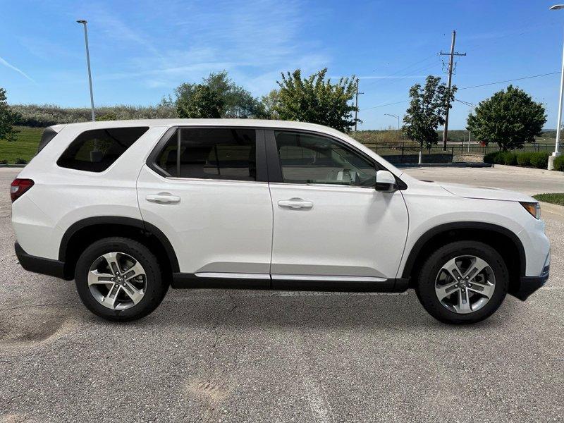 new 2025 Honda Pilot car, priced at $45,450