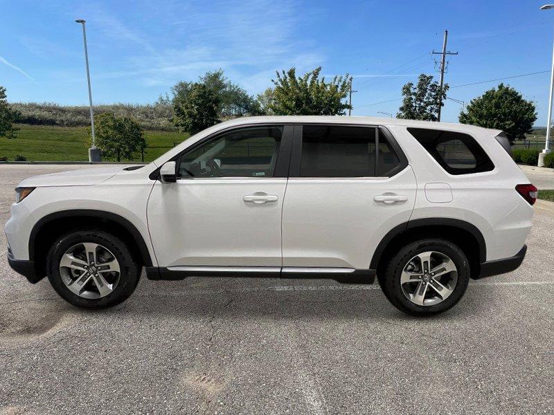 new 2025 Honda Pilot car, priced at $45,450