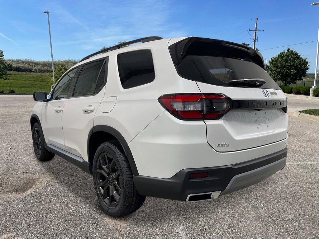 new 2025 Honda Pilot car, priced at $53,405