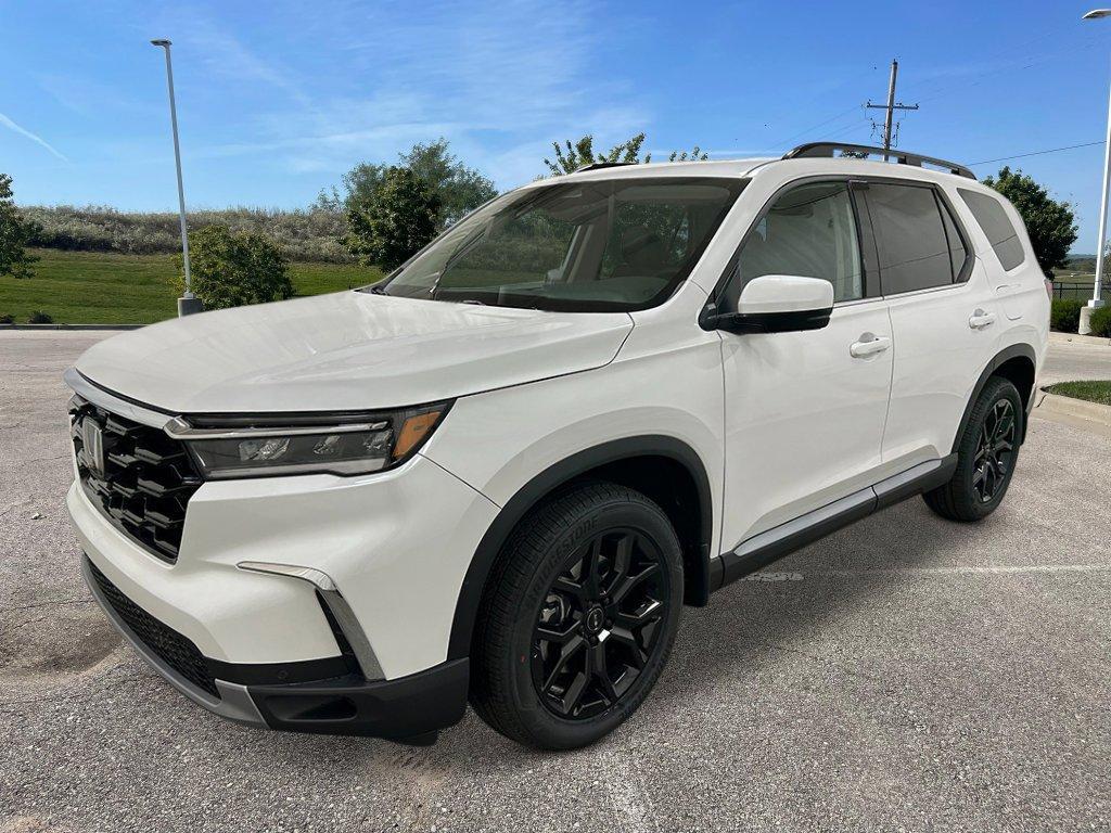 new 2025 Honda Pilot car, priced at $53,405