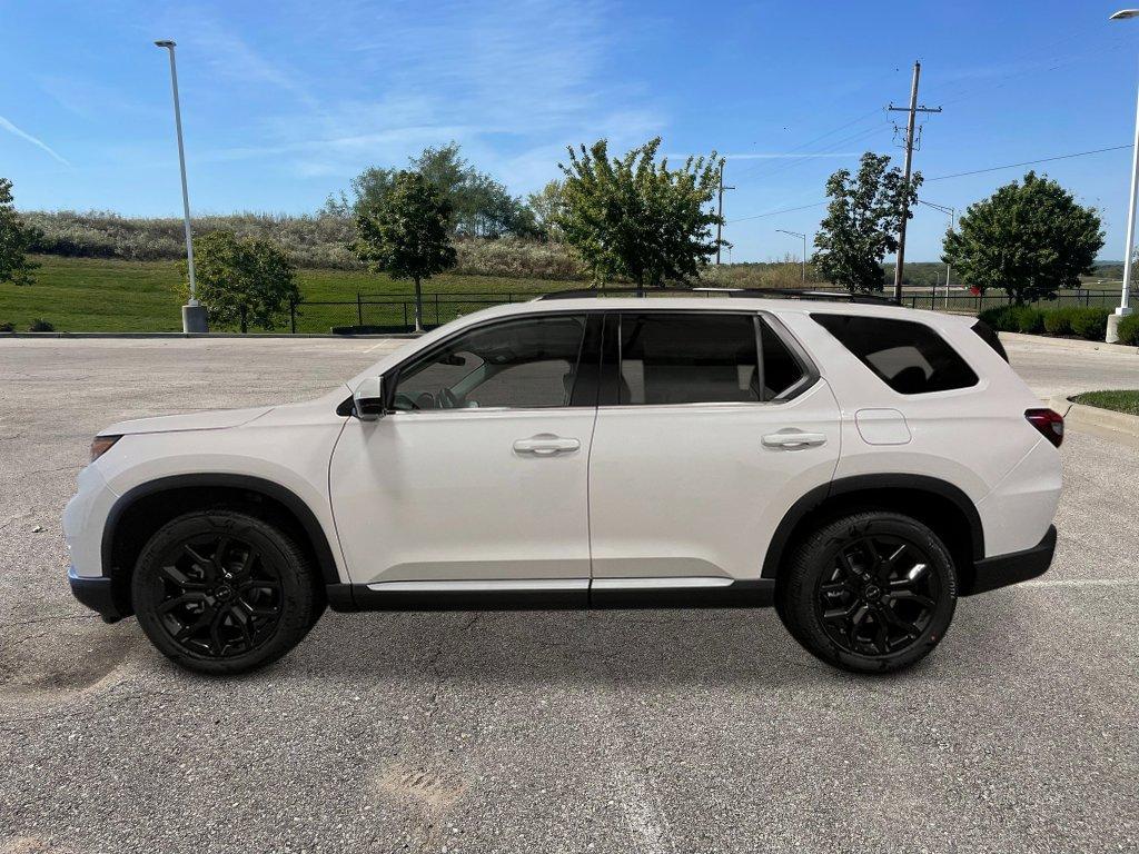 new 2025 Honda Pilot car, priced at $53,405