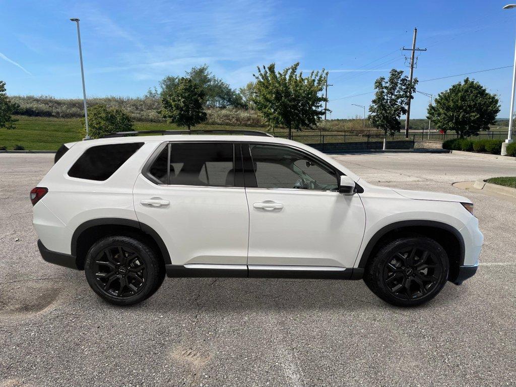new 2025 Honda Pilot car, priced at $53,405