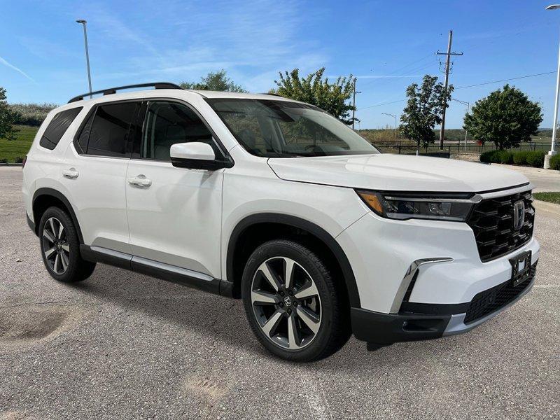 new 2025 Honda Pilot car, priced at $54,930