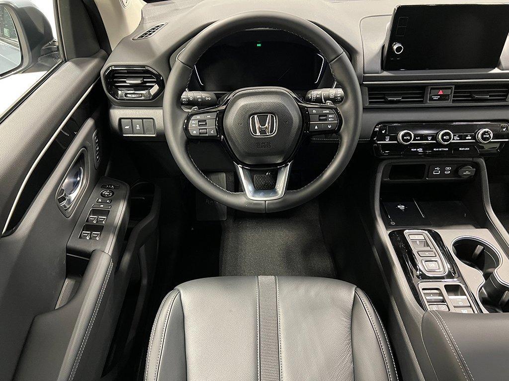 new 2025 Honda Pilot car, priced at $52,040