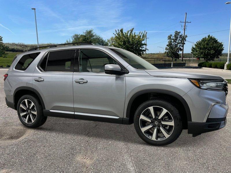 new 2025 Honda Pilot car, priced at $54,530