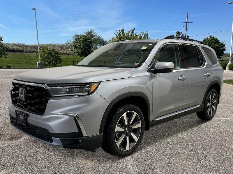 new 2025 Honda Pilot car, priced at $47,995