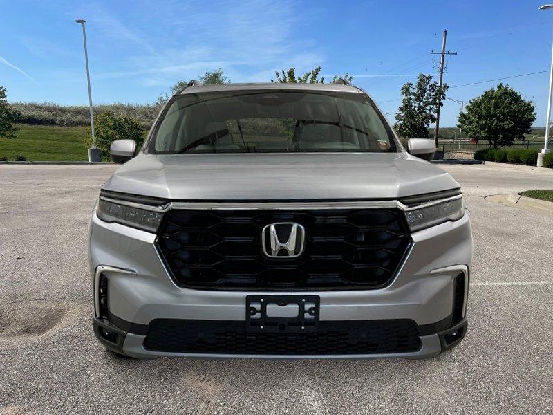 new 2025 Honda Pilot car, priced at $47,995