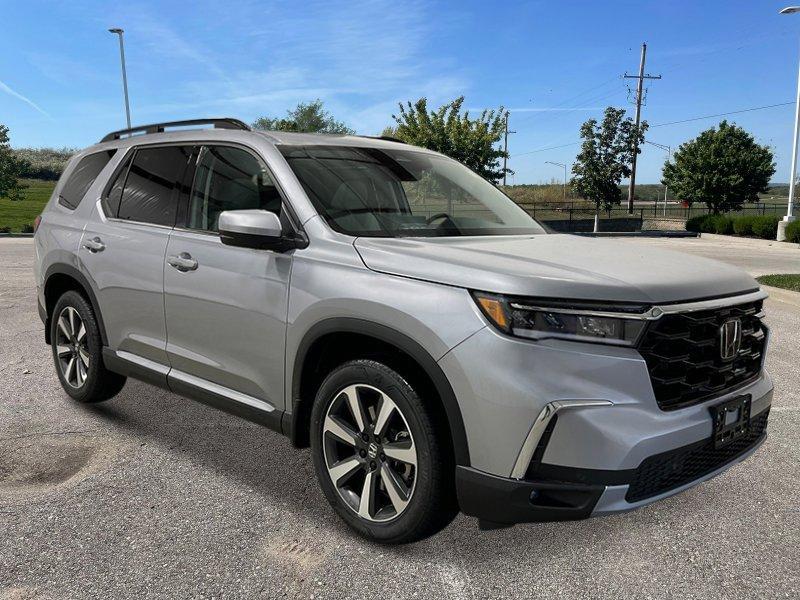 new 2025 Honda Pilot car, priced at $47,995