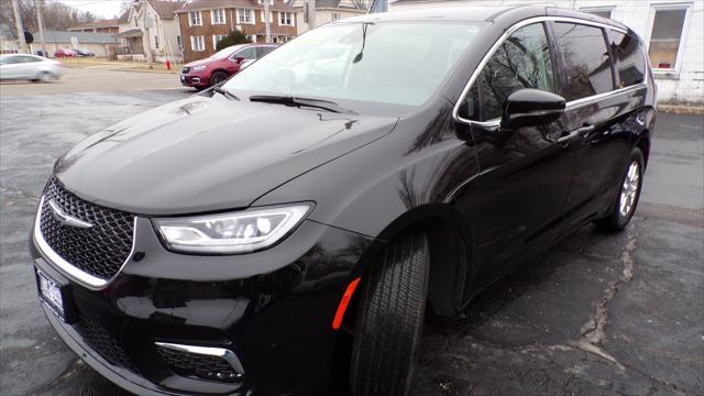 used 2024 Chrysler Pacifica car, priced at $31,995