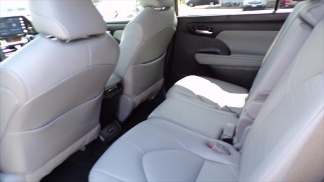 used 2021 Toyota Highlander car, priced at $36,995