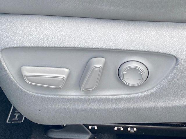 used 2023 Toyota Highlander Hybrid car, priced at $35,900