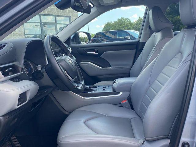 used 2023 Toyota Highlander Hybrid car, priced at $35,900