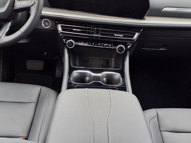 new 2025 Chevrolet Traverse car, priced at $43,195