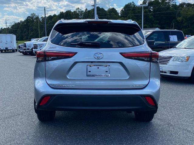used 2023 Toyota Highlander car, priced at $35,500