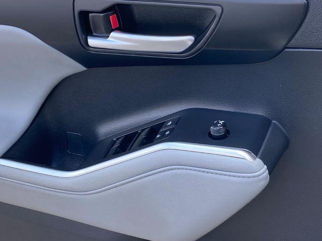 used 2023 Toyota Highlander car, priced at $35,500