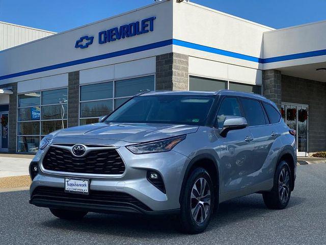 used 2023 Toyota Highlander car, priced at $35,500