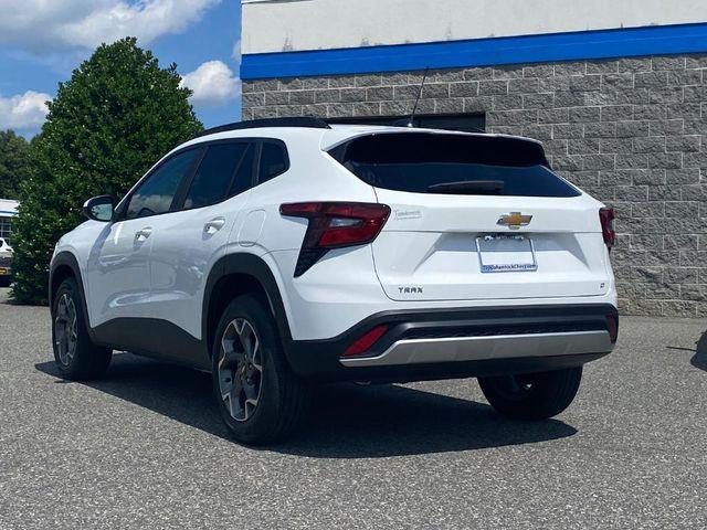 new 2025 Chevrolet Trax car