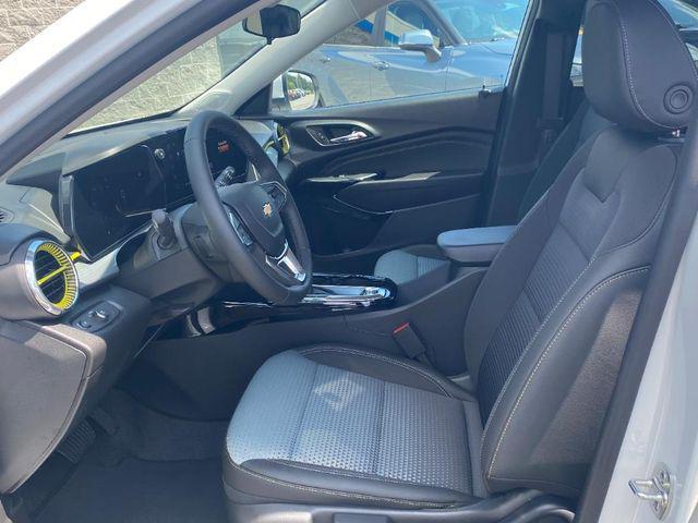 new 2025 Chevrolet Trax car