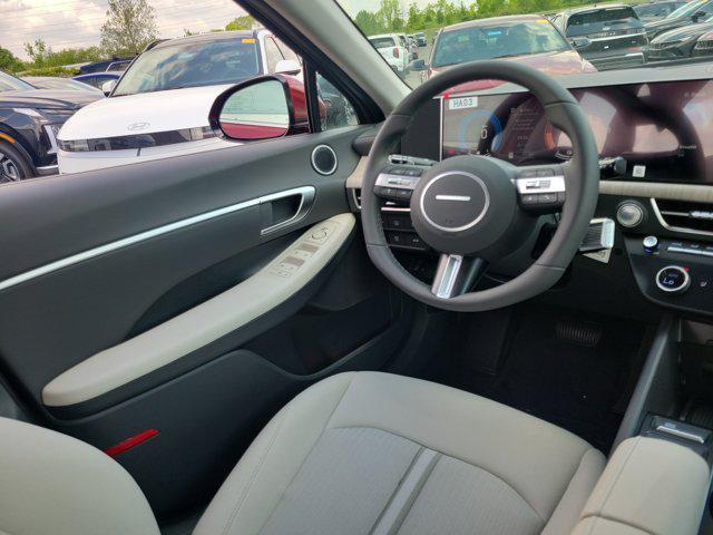 new 2025 Hyundai Sonata Hybrid car, priced at $32,048