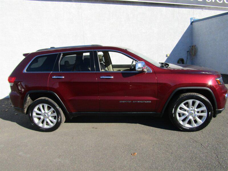 used 2017 Jeep Grand Cherokee car, priced at $14,542