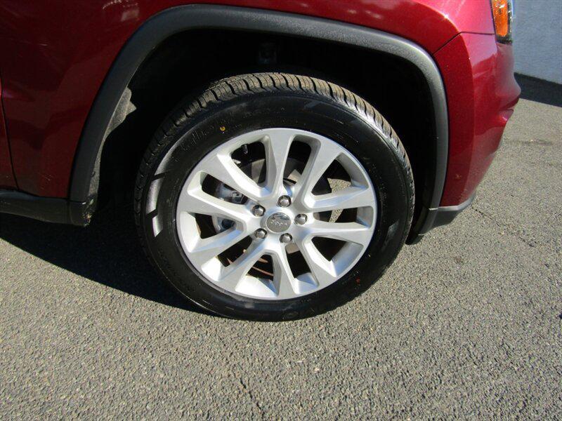 used 2017 Jeep Grand Cherokee car, priced at $14,542