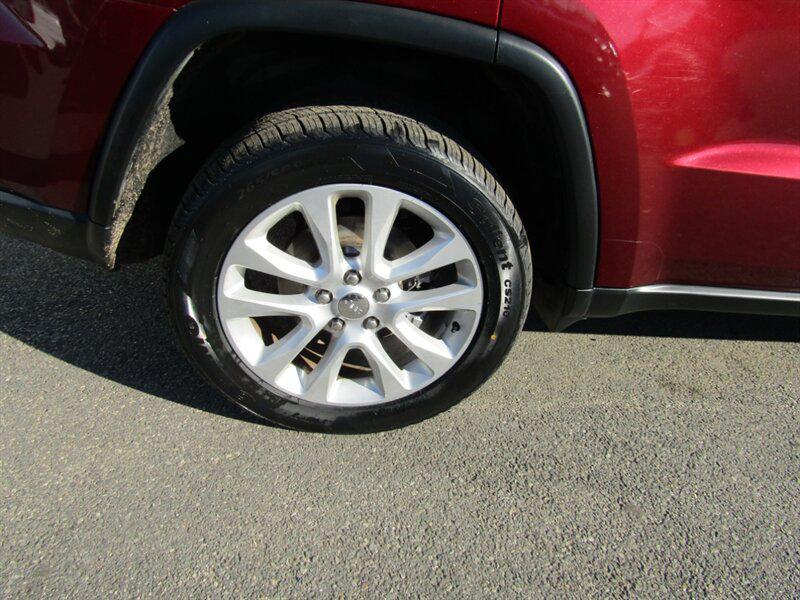 used 2017 Jeep Grand Cherokee car, priced at $14,542