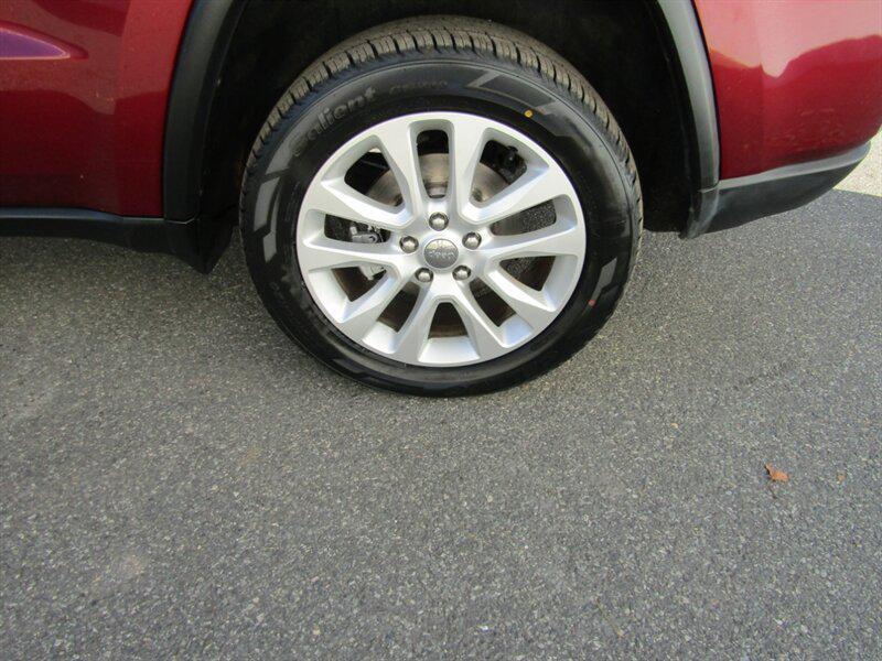 used 2017 Jeep Grand Cherokee car, priced at $14,542