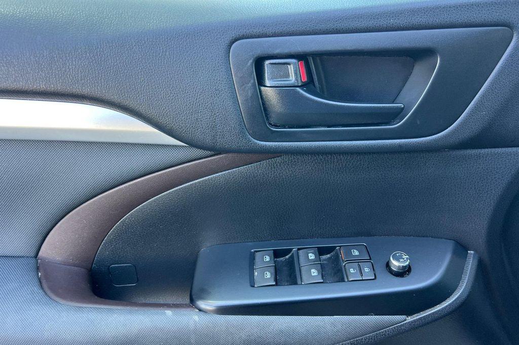used 2019 Toyota Highlander car, priced at $20,998