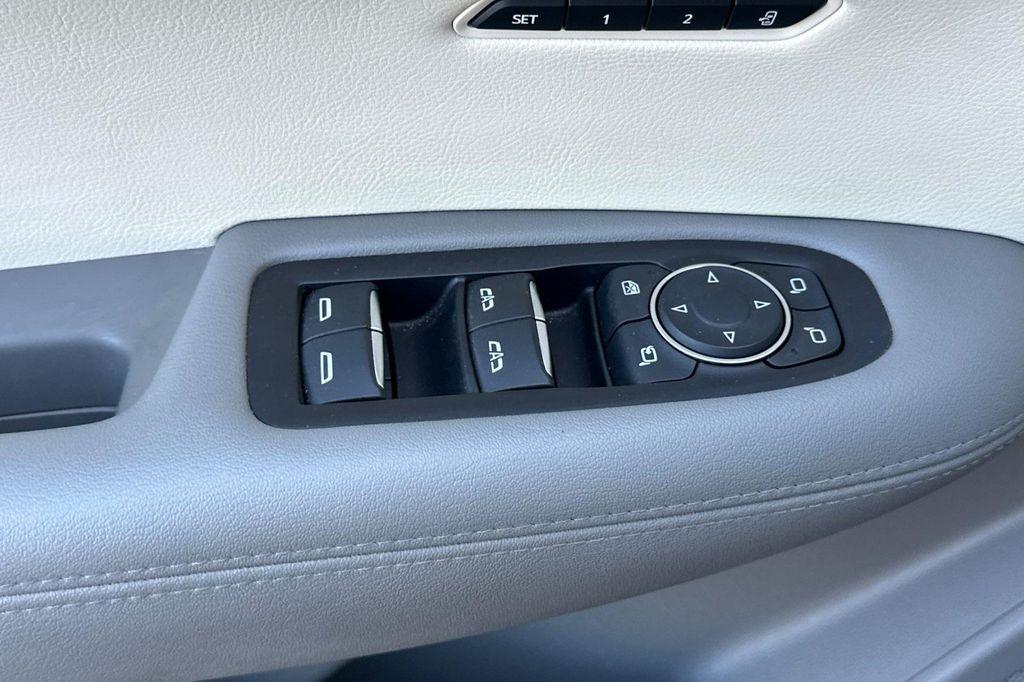 used 2024 Cadillac XT6 car, priced at $39,898