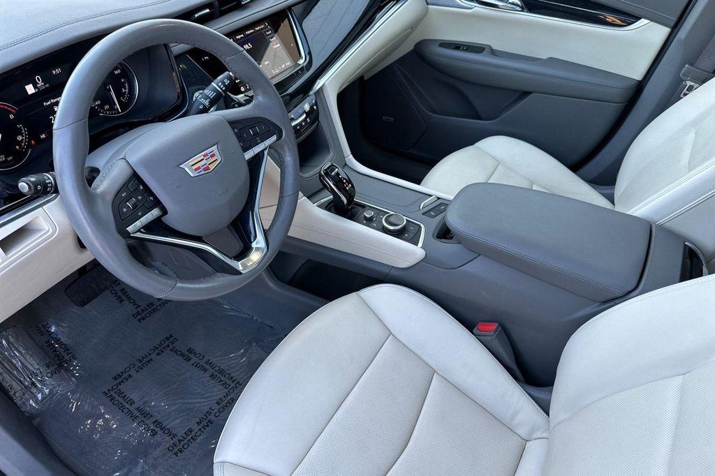 used 2024 Cadillac XT6 car, priced at $39,898