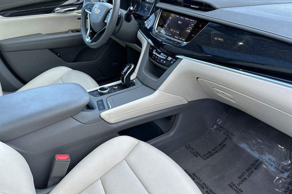 used 2024 Cadillac XT6 car, priced at $39,898