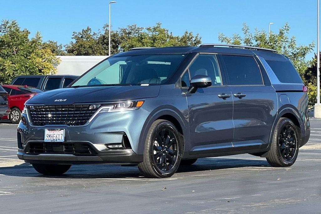 used 2024 Kia Carnival car, priced at $41,998