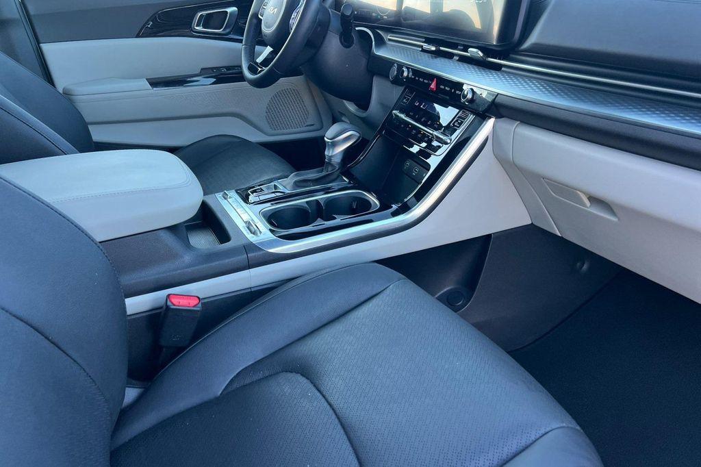 used 2024 Kia Carnival car, priced at $41,998