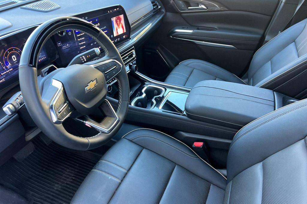 used 2025 Chevrolet Traverse car, priced at $51,898