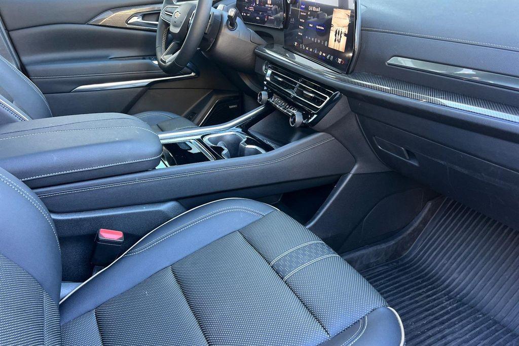 used 2025 Chevrolet Traverse car, priced at $51,898