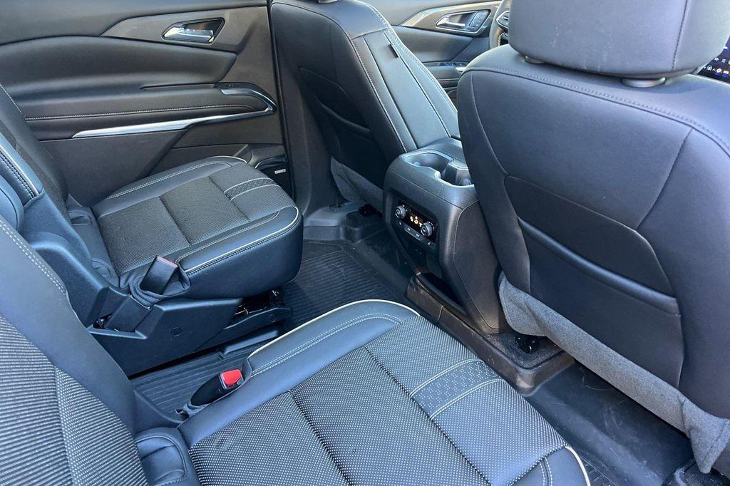 used 2025 Chevrolet Traverse car, priced at $51,898