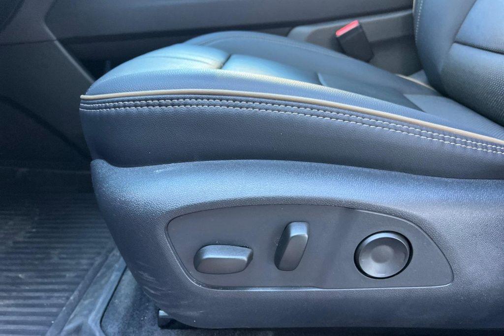 used 2025 Chevrolet Traverse car, priced at $51,898