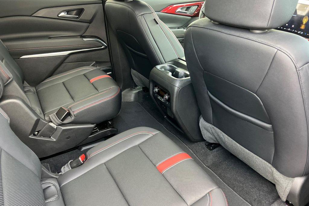 used 2024 Chevrolet Traverse car, priced at $50,898